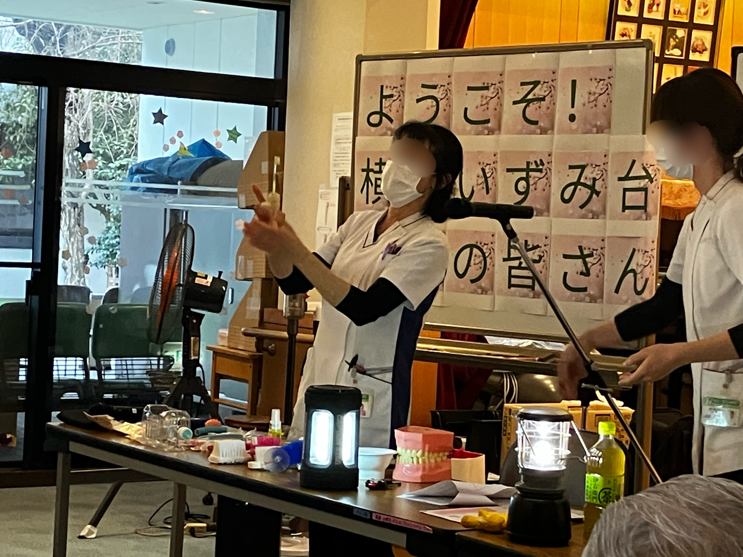 横浜いずみ台病院歯科の歯科衛生士の方達を招き、「口腔ケア研修〜健口なお口をつくろう！！〜」研修を実施しました！