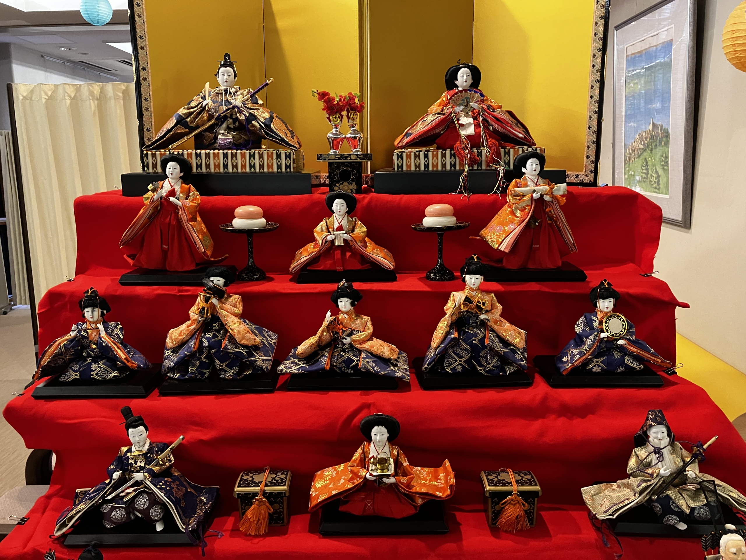 雛壇の飾り付けを行いました！