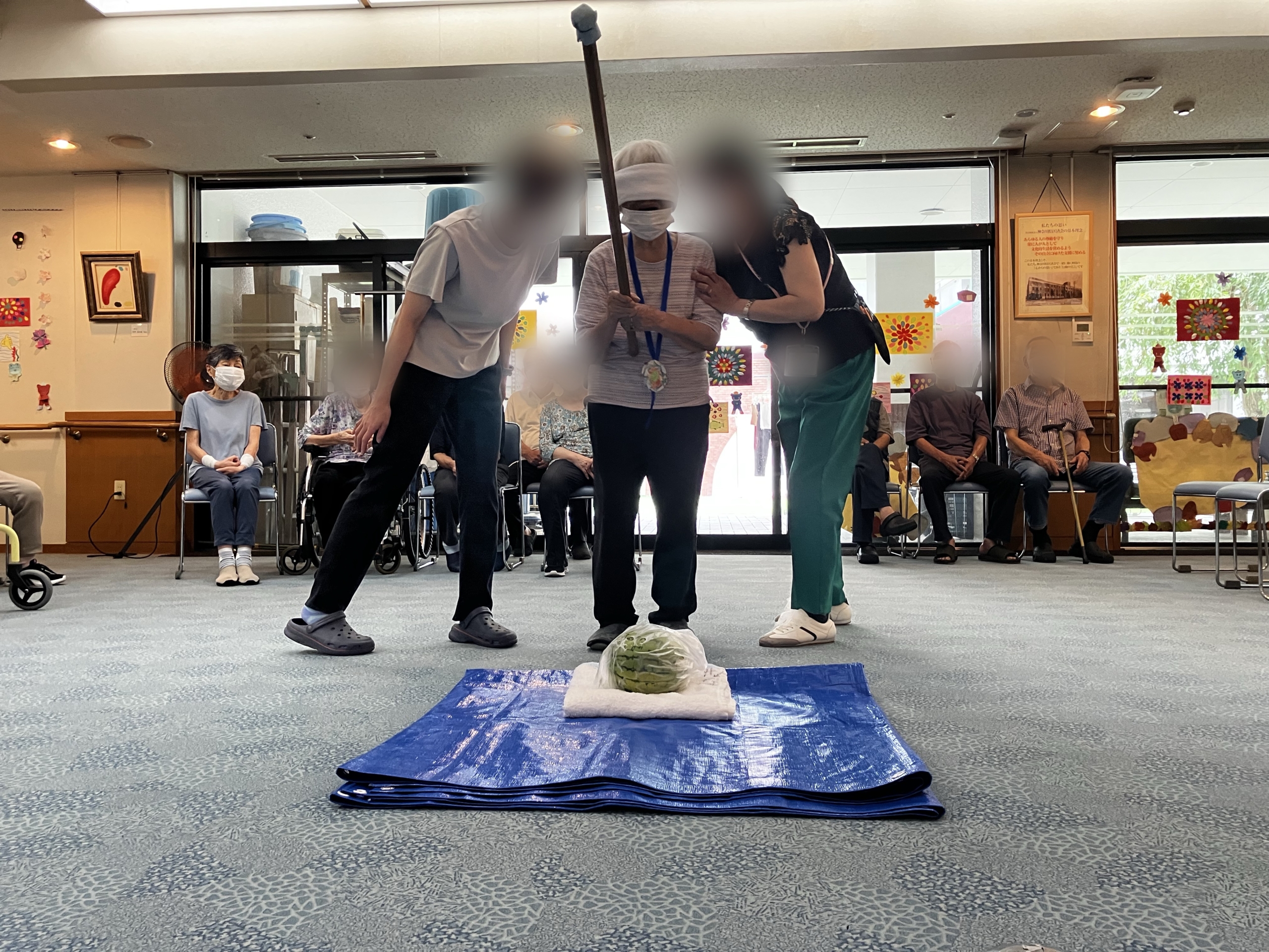 夏の風物詩「すいか割り大会」を行いました！