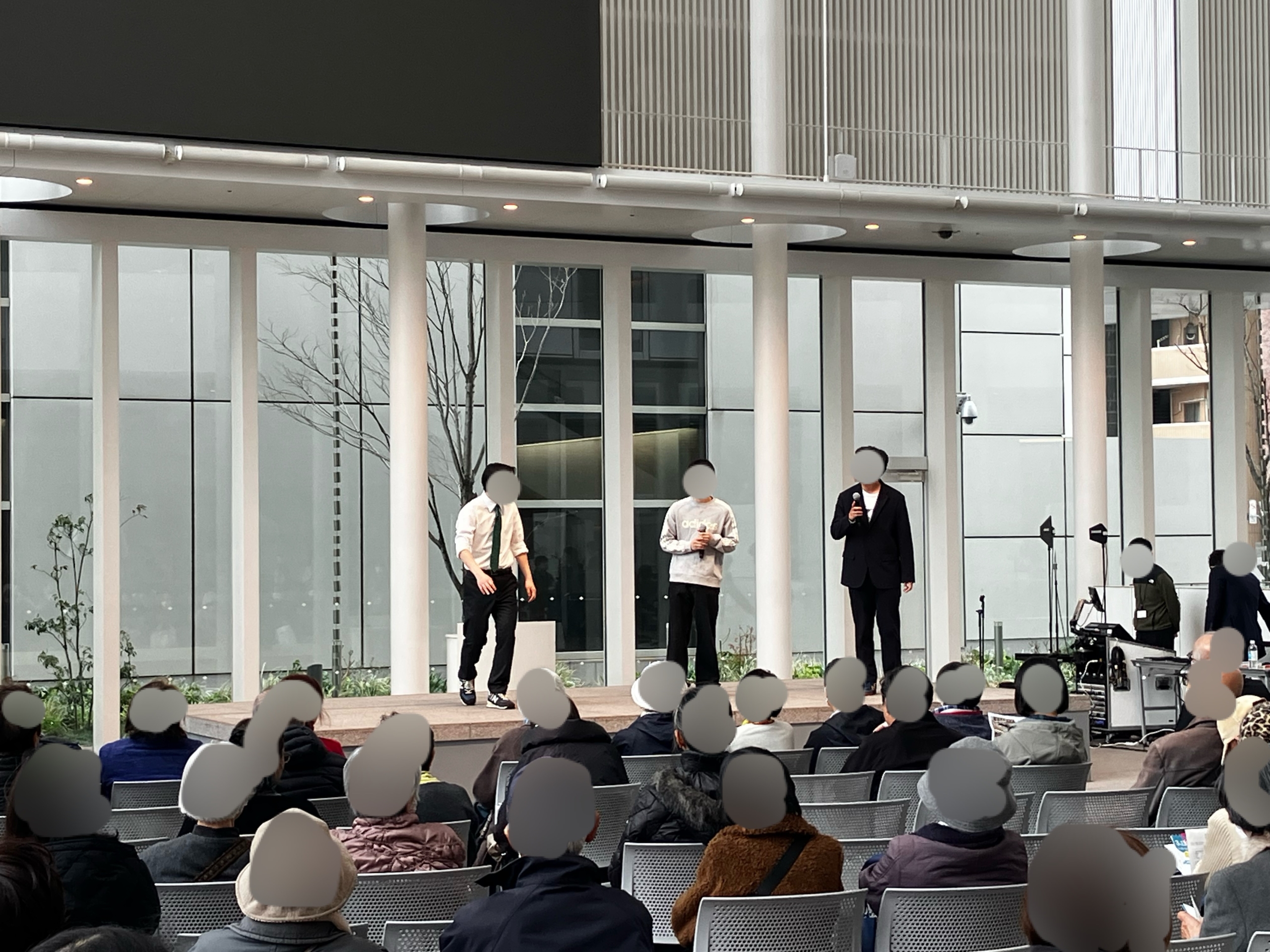 横浜市庁舎1階アトリウムで開催「親の介護、自分の老後、もう悩まない！「施設の選び方」 まるわかりフェア」— 400人超が来場。 “横浜国立大学お笑いサークルわかば”③