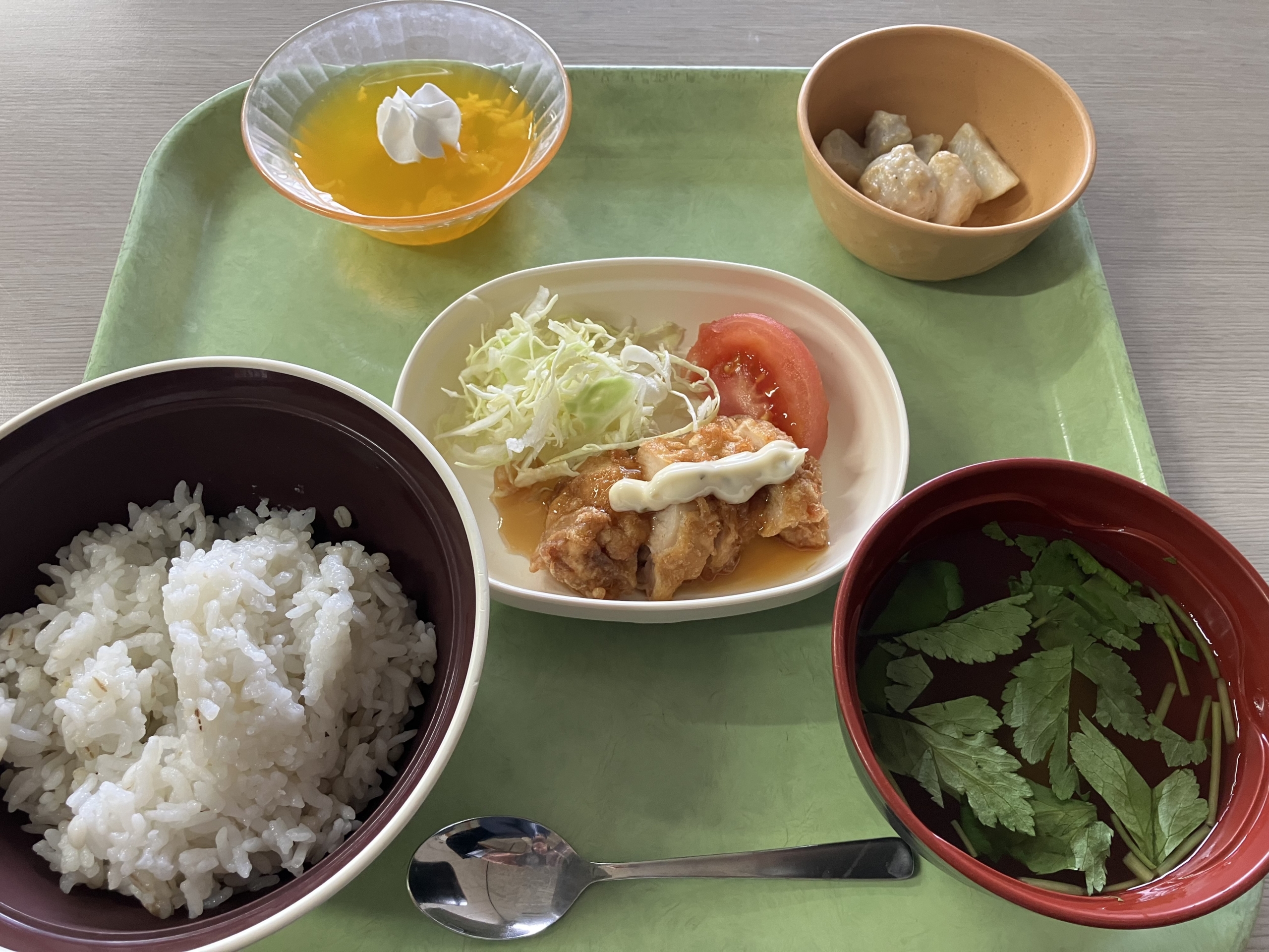 【食事レクリエーション】宮崎県のご当地メニュー！チキン南蛮とマンゴーゼリーに笑顔がこぼれる一日