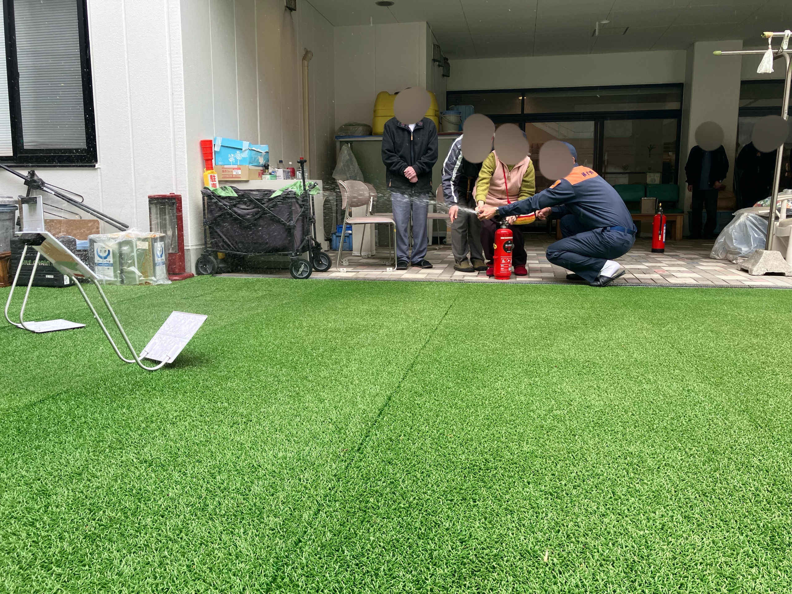 【訓練レポート】白寿荘で消火訓練を実施！いずみ野消防署F様に教わる「命を守る消火器の使い方」