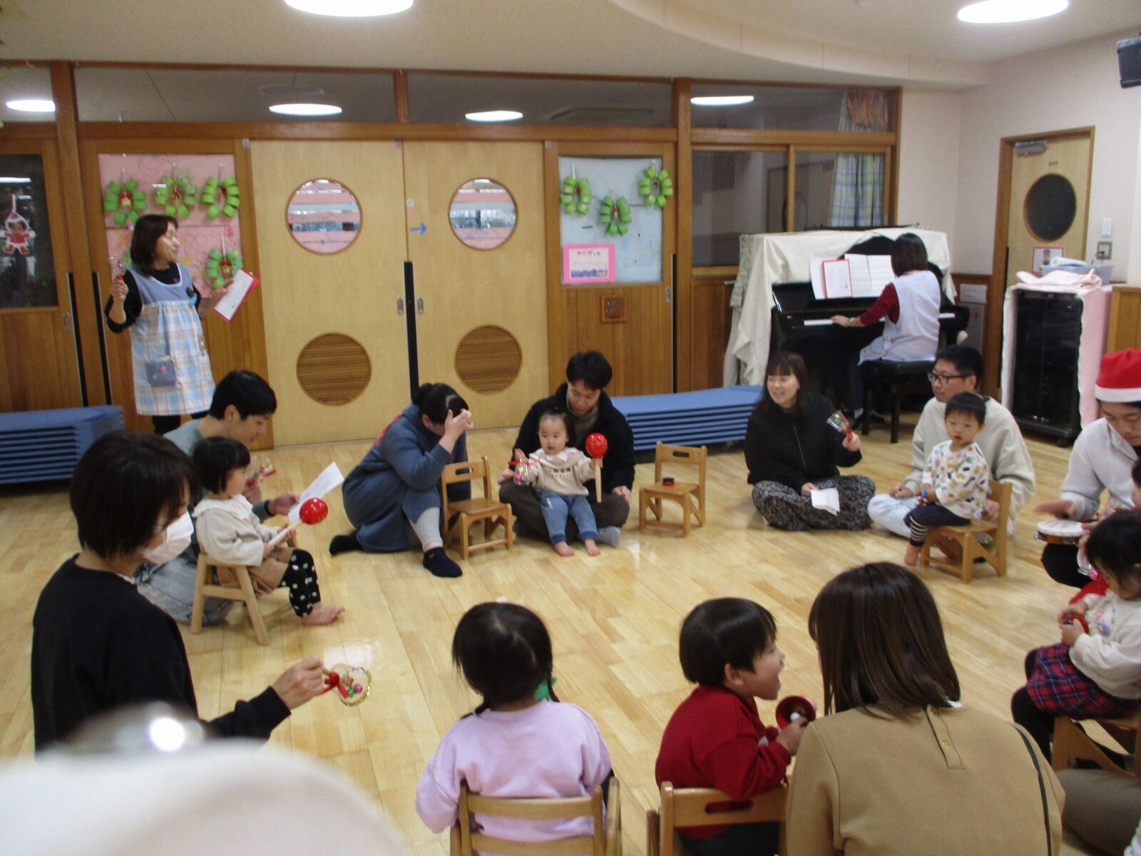 12月20日（土）ファミリーデイ「つくってうたってクリスマス」を開催しました