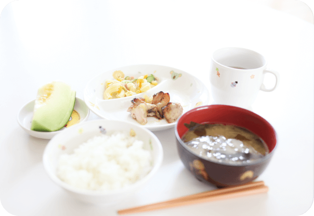 子どもたちが一緒に遊んでいる様子