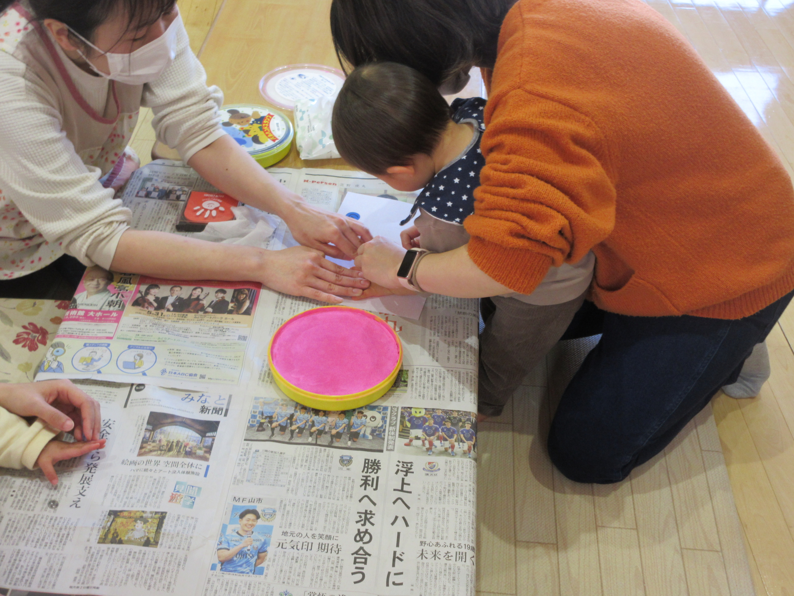 ぺったん手のひらとだるま